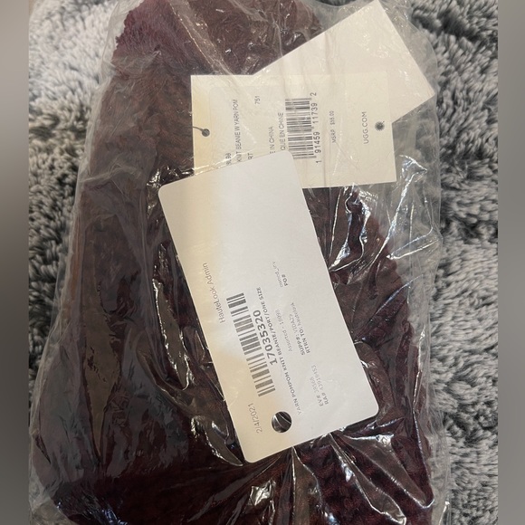 NWT UGG Yarn Pompom Knit Beanie IN PORT (O/S) - Picture 9 of 9